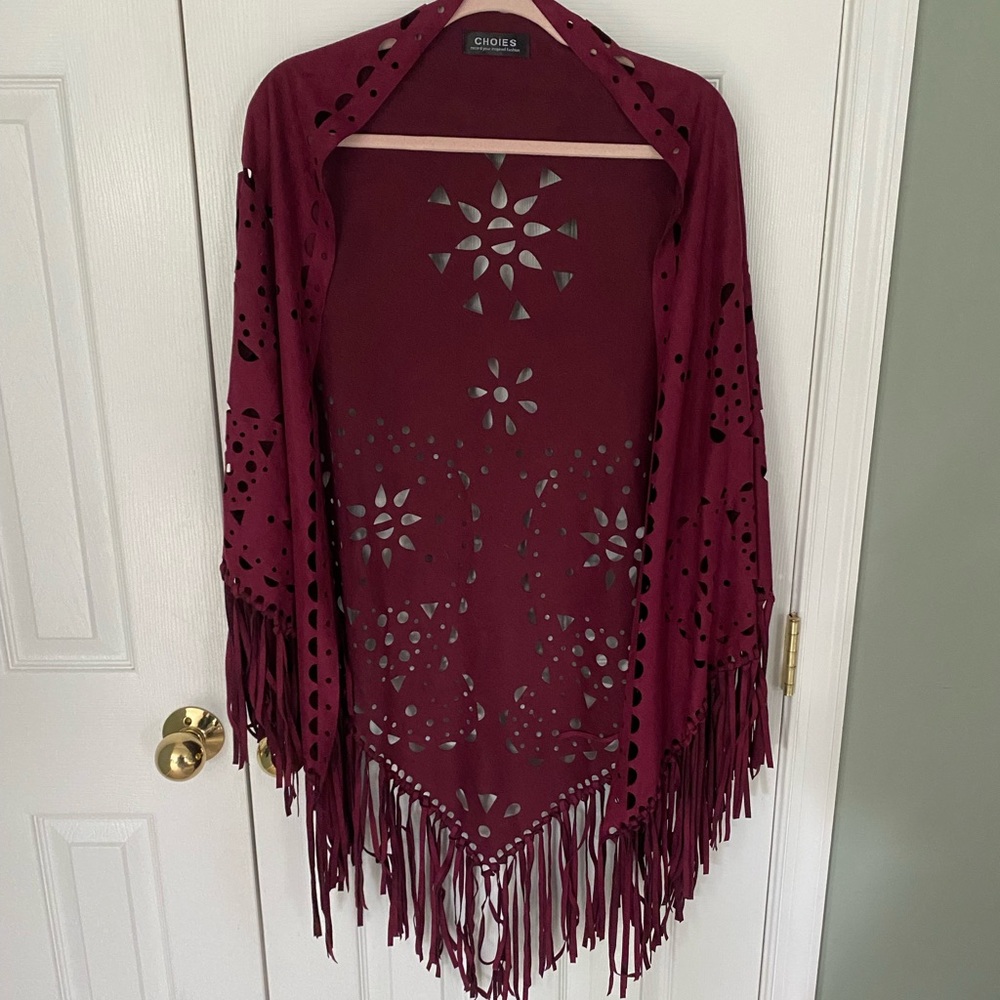 Burgundy shawl with fringe and cutout design